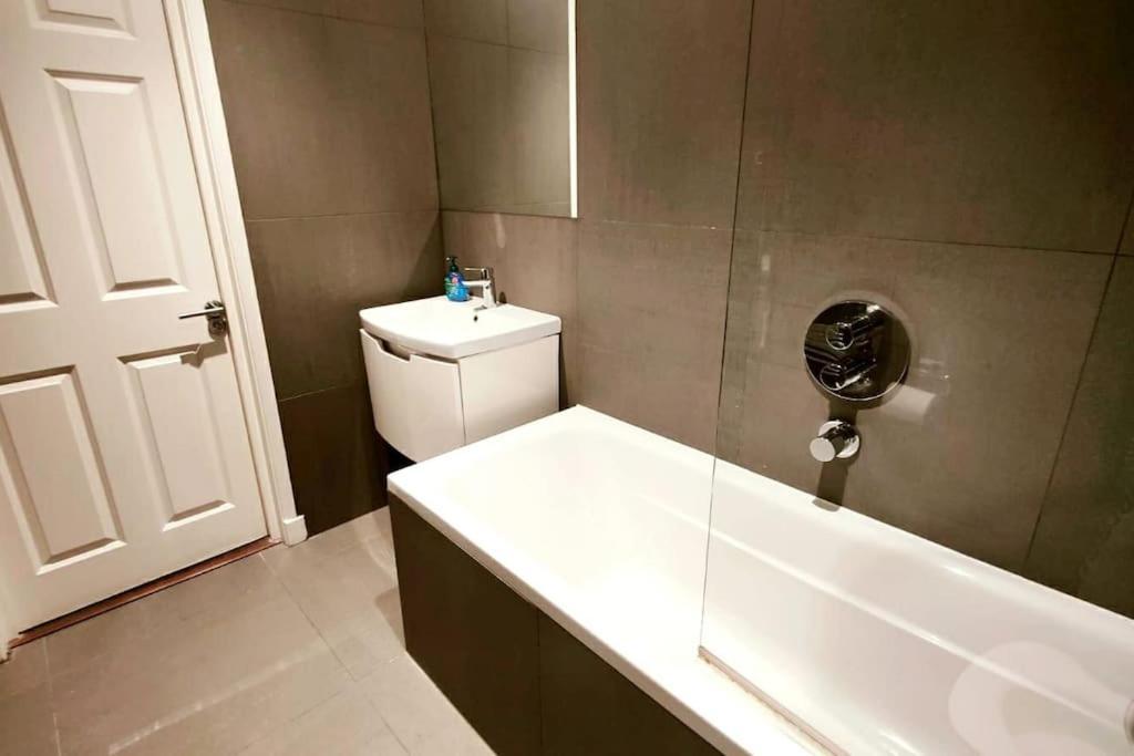 Aldgate Flats In E1. Apartman London Kültér fotó